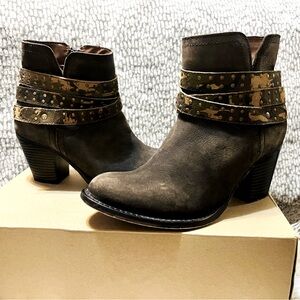 Dingo ankle boots